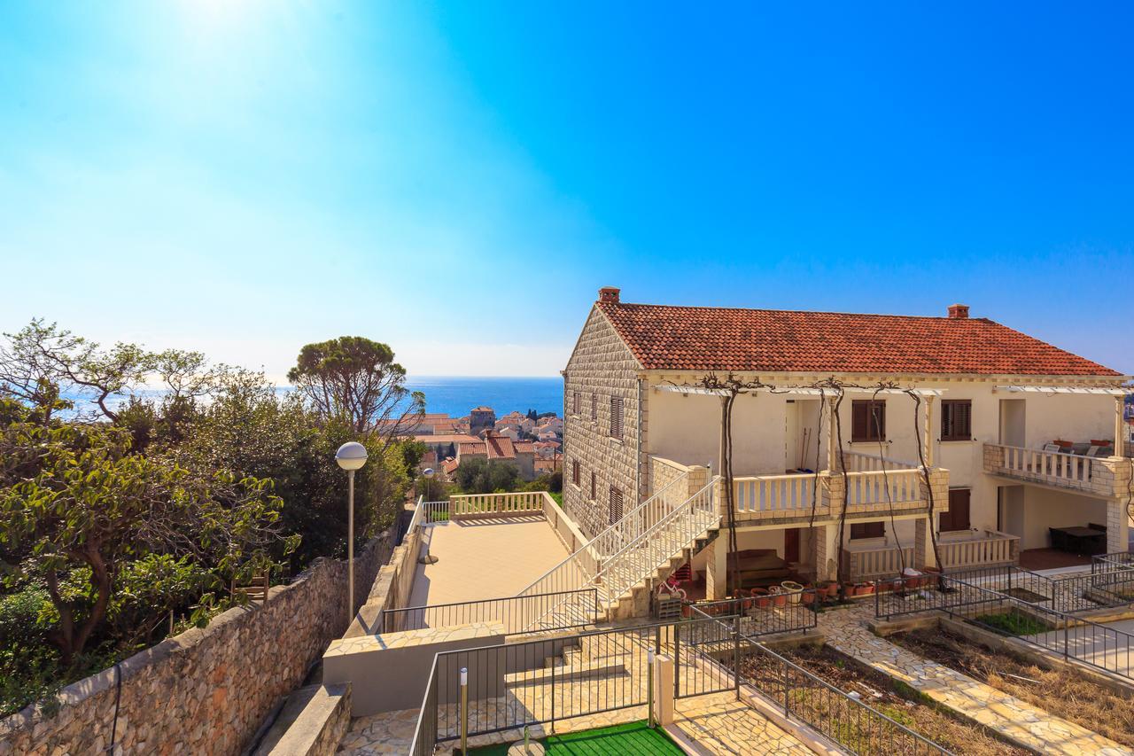 Two Bedroom Sunny Apartment *