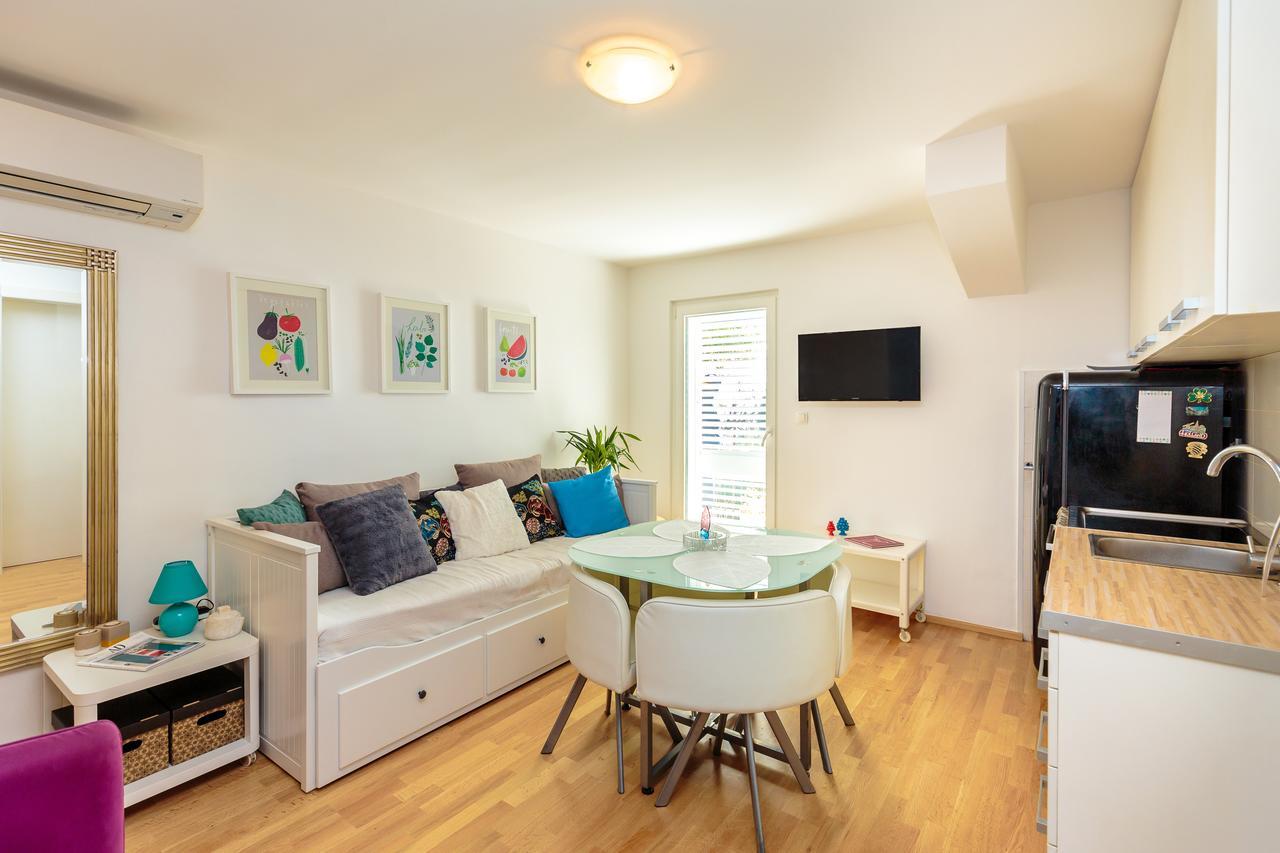 Apartment Two Bedroom Sunny